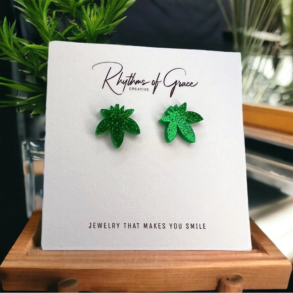 Handmade Cannabis Leaf Stud Earrings - Unique Weed Accessory! 🌿 Maple Leaf Studs - Picture 2 of 6